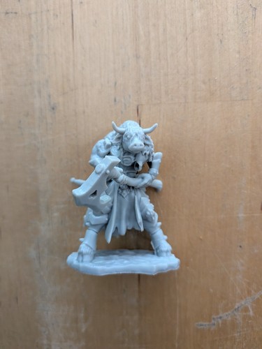 Reaper bones female minotaur - reaper,
