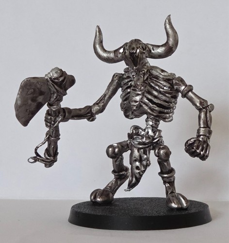 Fantasy minotaur skeleton fan - skeleton,